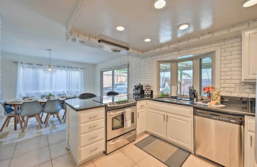 Mira Costa House | Modern Oceanside Home w/Pool & Putting Green