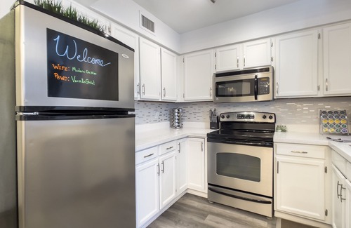 Mesa Grande House | Modern on May-2 miles to ASU-Tempe/Mesa border Walk to Sloan Park! Pet Friendly