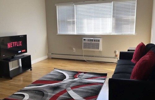 New Brunswick Apartment | modern one bedroom; mins to Rutgers University