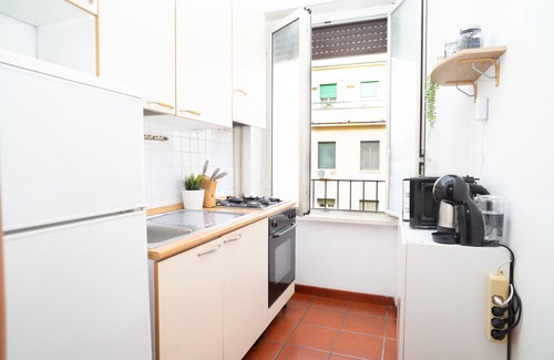 Universita Apartment | Modern One-Bedroom Apartment for 2, Just 10 Minutes from the Colosseum