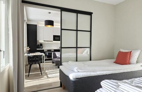 Kallio Apartment | Modern One-Bedroom with glazed sun balcony, 350m metro