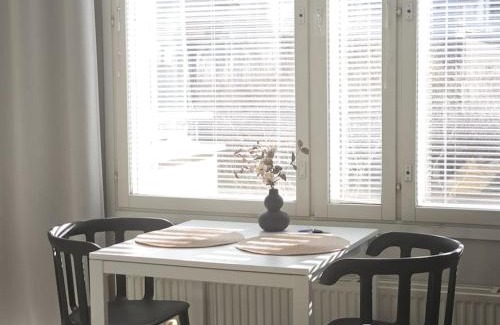 Kallio Apartment | Modern One-Bedroom with glazed sun balcony, 350m metro