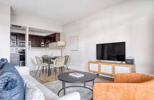 University South Apartment | Modern Palo Alto 2BR w/Pool & Gym, near FB & Google, by Blueground