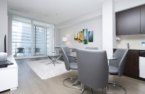 Downtown Toronto Condo | Modern Paradise Condo Just over Scotia Bank Arena/Leafs/Raptors