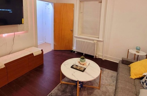 South Plainfield Apartment | Modern, parking internet Netflix