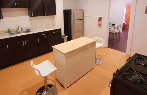 South Plainfield Apartment | Modern, parking internet Netflix