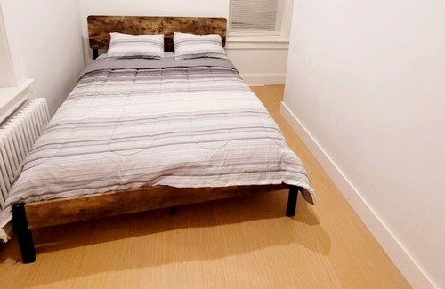 South Plainfield Apartment | Modern, parking internet Netflix