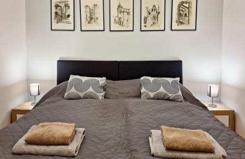 Szentimrevaros Apartment | Modern Parkside Garden View Apartment