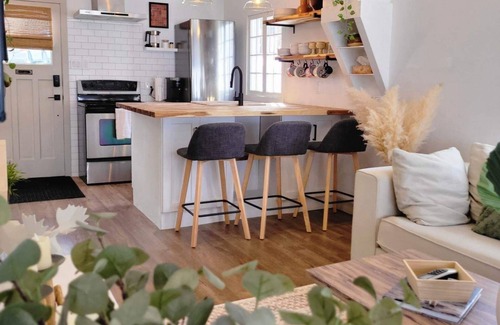 Scugog Cabin | Modern Peaceful Lakefront Cabin