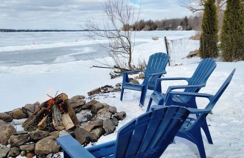 Scugog Cabin | Modern Peaceful Lakefront Cabin