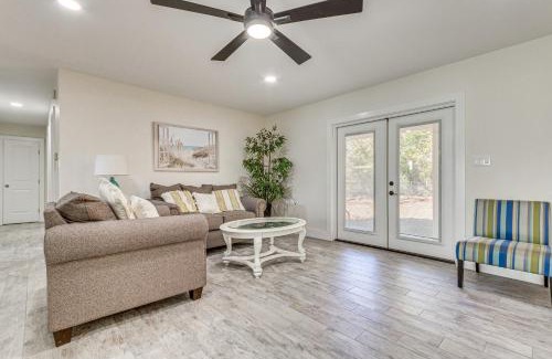 Northeast Pensacola House | Modern Pensacola Home about 6 Mi to Beach!
