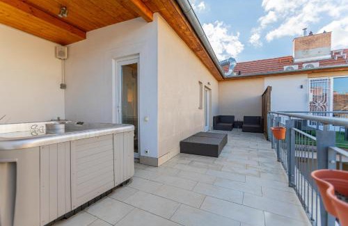 Erzsebetvaros Apartment | Modern Penthouse Private Terrace Jacuzzi