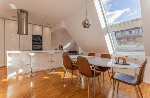 Erzsebetvaros Apartment | Modern Penthouse Private Terrace Jacuzzi