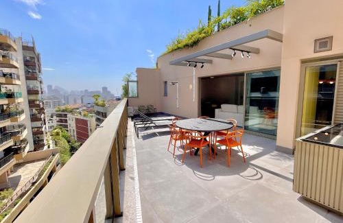 Leblon Apartment | Modern penthouse with terrace in Leblon