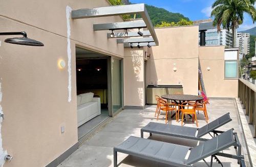 Leblon Apartment | Modern penthouse with terrace in Leblon