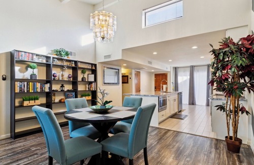 Paradise Valley Village House | Modern Phoenix Home for a Private Getaway