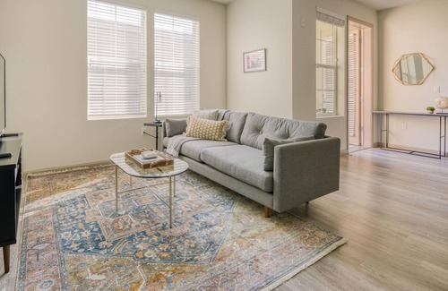 Pleasanton Apartment | Modern Pleasanton 1BR, Parking + Pet-Friendly
