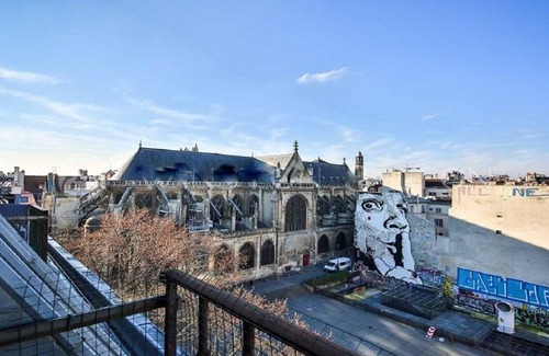 Saint-Merri Apartment | MODERN, PLUSH , LUXE& TOP FLOOR- A SIGNATURE MARAIS HOME
