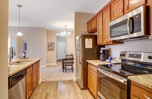 Westerville Apartment | Modern Polaris 2BR | Walkable To Restaurants | Washer/Dryer | Gym | Fast WiFi!