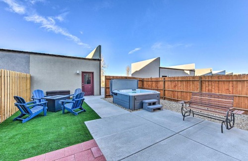 Poncha Springs House | Modern Poncha Springs Townhome with Hot Tub!