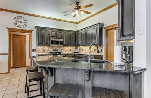 Midwest City House | Modern/Pool/Family/Events