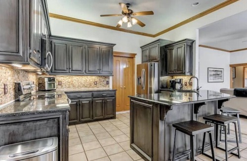Midwest City House | Modern/Pool/Family/Events