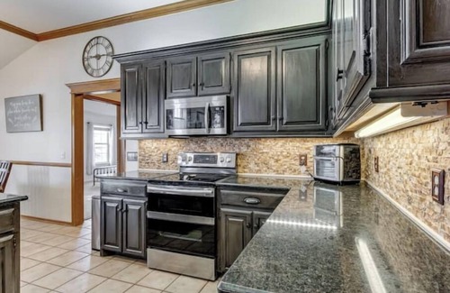 Midwest City House | Modern/Pool/Family/Events