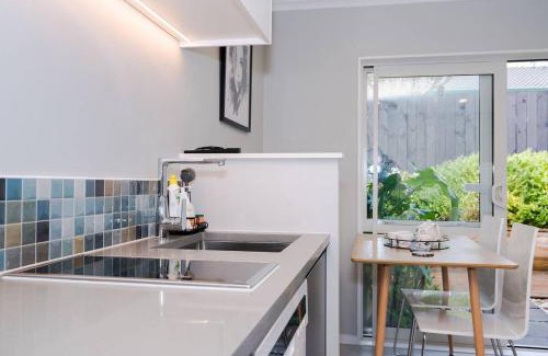 Rosedale House | Modern Private 2 Bedroom Home-unit in Albany with Netflix