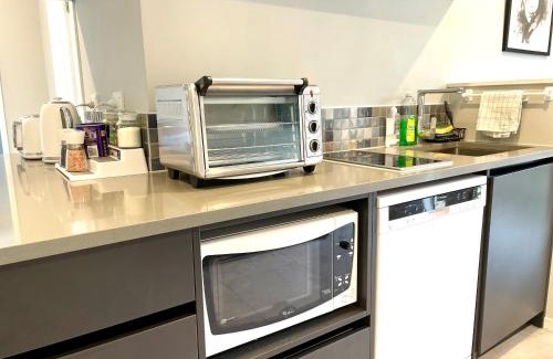 Rosedale House | Modern Private 2 Bedroom Home-unit in Albany with Netflix