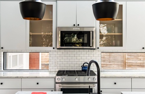 Cherrywood House | Modern & Private East Austin Digs!