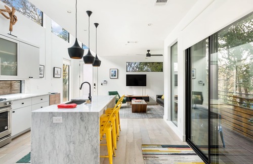 Cherrywood House | Modern & Private East Austin Digs!