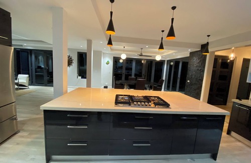 Horsepath Villa | Modern, private, serene