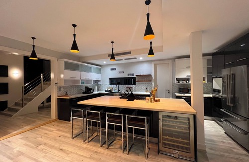 Horsepath Villa | Modern, private, serene