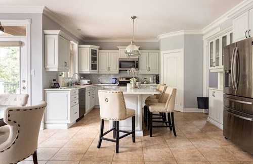London House | MODERN & QUIET 4-BEDROOM HOME WITH A PATIO/WALKOUT-5min drive to Masonville Mall