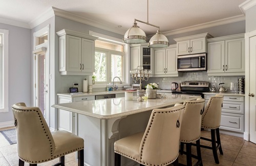 London House | MODERN & QUIET 4-BEDROOM HOME WITH A PATIO/WALKOUT-5min drive to Masonville Mall
