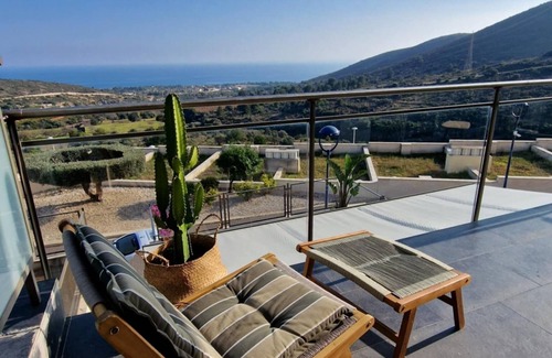 Peniscola Ski Chalet | Modern, quiet apartment with private closed garage, exceptional sea view