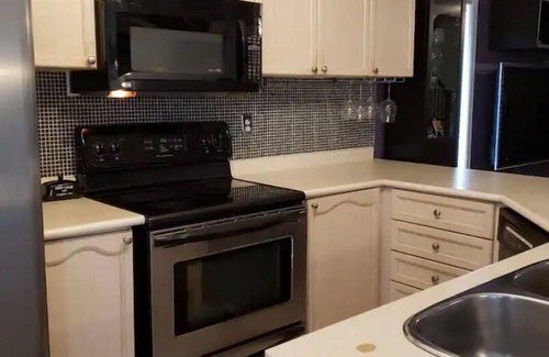 Meadowvale Village House | Modern - Quiet - Classy - Safe