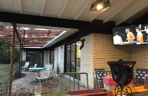Manchaca House | Modern Ranch House on 30 Private Acres! Swimming Pool, Fishing, Great for Family