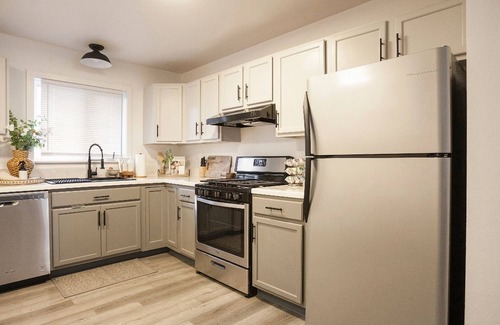 University Area House | Modern ranch, stylish hidden 💎 in the most convenient U-MED DISTRICT!