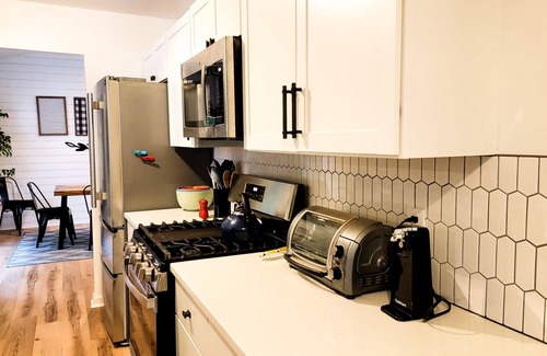 Rogers House | Modern Red River Gorge Vacation Home Fiber WiFi + W/D