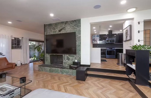 Stockton House | Modern, Renovated Private Oasis