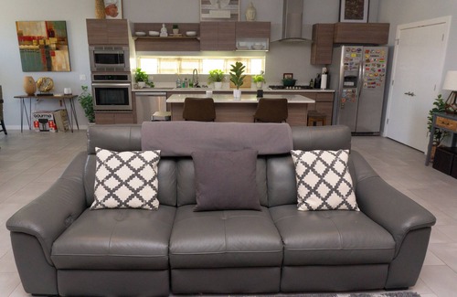 Horizon City House | Modern Retreat by Golf Course - 3 Bedrooms & Office Space