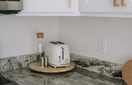 Chambersburg Apartment | Modern Retreat Free laundry, parking, fast Wi-Fi
