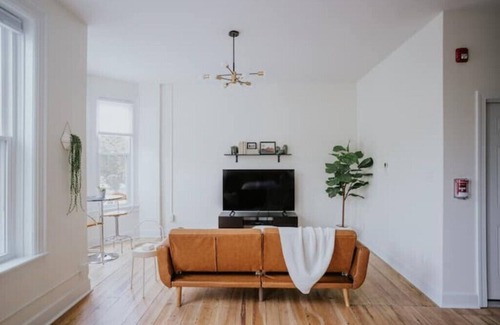 Chambersburg Apartment | Modern Retreat Free laundry, parking, fast Wi-Fi