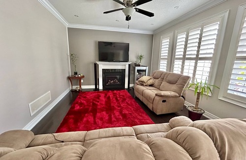 Brampton House | Modern Retreat ~ Fully Equipped ~ Patio ~ Brampton