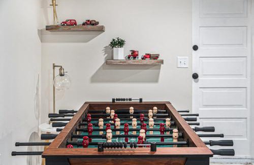Morton Meadows House | Modern Retreat Games BBQ Grill Close to Downtown