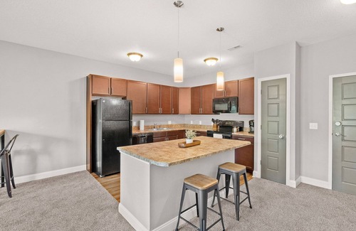 West Des Moines Apartment | Modern Retreat in West Des Moines