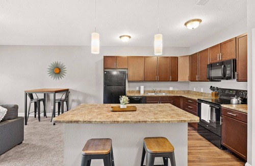 West Des Moines Apartment | Modern Retreat in West Des Moines