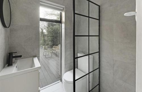 Horsmonden House | Modern Retreat in Kent Countryside