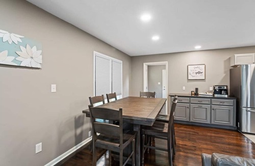 Mission House | Modern Retreat in Overland Park/Mission: Fully Updated Home with Spacious Yard, Perfect for Extended Stays in Kansas City